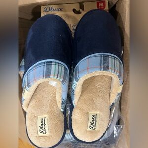 Dearfoams Cream Plush Slippers . Men 9-10